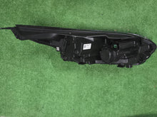 Laden Sie das Bild in den Galerie-Viewer, Frontscheinwerfer Kia Ceed 92101-J7500 LED Ein Stück (Rechts oder Links)