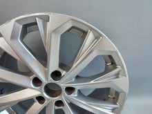 Laden Sie das Bild in den Galerie-Viewer, 1x Alufelge 17 Zoll 7.5" 5x112 38ET Glanz Silber 8W0601025L Audi A4 B9 Rim Wheel FEL8005161882lx