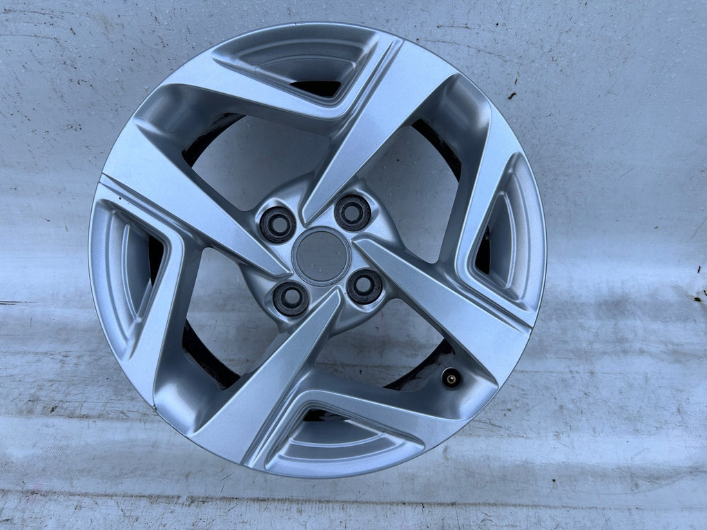 1x Alufelge 15 Zoll 6.0" 4x100 48ET Glanz Silber 52910-K7100 Hyundai I10 III I20