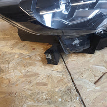 Laden Sie das Bild in den Galerie-Viewer, Frontscheinwerfer Ford Kuga LV4B-13E015-CD Links Scheinwerfer Headlight SCH4517364921rt