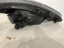 Load image into Gallery viewer, Frontscheinwerfer Hyundai I20 II 92101C8000 Ein Stück (Rechts oder Links)