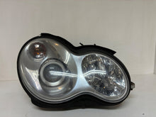 Laden Sie das Bild in den Galerie-Viewer, Frontscheinwerfer Mercedes-Benz W203 A2038203861 Rechts Scheinwerfer Headlight SCH3253160313sv