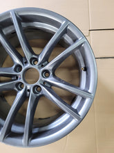 Laden Sie das Bild in den Galerie-Viewer, 1x Alufelge 18 Zoll 9.0" 5x108 29ET Silber 2284906 BMW F87 F80 F82 Rim Wheel FEL8101951776xi