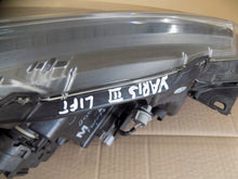 Load image into Gallery viewer, Frontscheinwerfer Toyota Yaris Links Scheinwerfer Headlight SCH1822748337jl