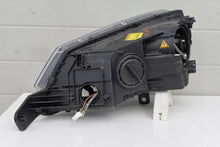 Load image into Gallery viewer, Frontscheinwerfer Skoda Yeti 5L1941016C Xenon Ein Stück (Rechts oder Links)