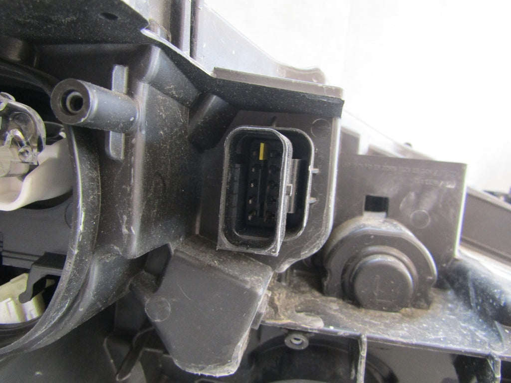 Frontscheinwerfer Peugeot 208 II 9823194180 LED Ein Stück (Rechts oder Links) SCH9796734427kx