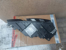 Laden Sie das Bild in den Galerie-Viewer, Frontscheinwerfer Skoda Octavia III 5E1941015D Full LED Ein Satz Headlight SCH2156391405fi