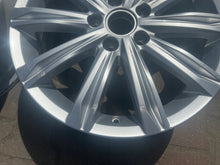 Load image into Gallery viewer, 1x Alufelge 17 Zoll 6.5&quot; 5x112 52ET Glanz Silber 5TA601025 VW Touran Rim Wheel