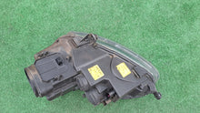 Load image into Gallery viewer, Frontscheinwerfer VW Golf V 1K6941040 Bi-Xenon Rechts Scheinwerfer Headlight SCH2438307793an