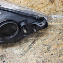 Laden Sie das Bild in den Galerie-Viewer, Frontscheinwerfer Ford Focus BM51-13W030 Ein Stück (Rechts oder Links) Headlight SCH8070474753ro
