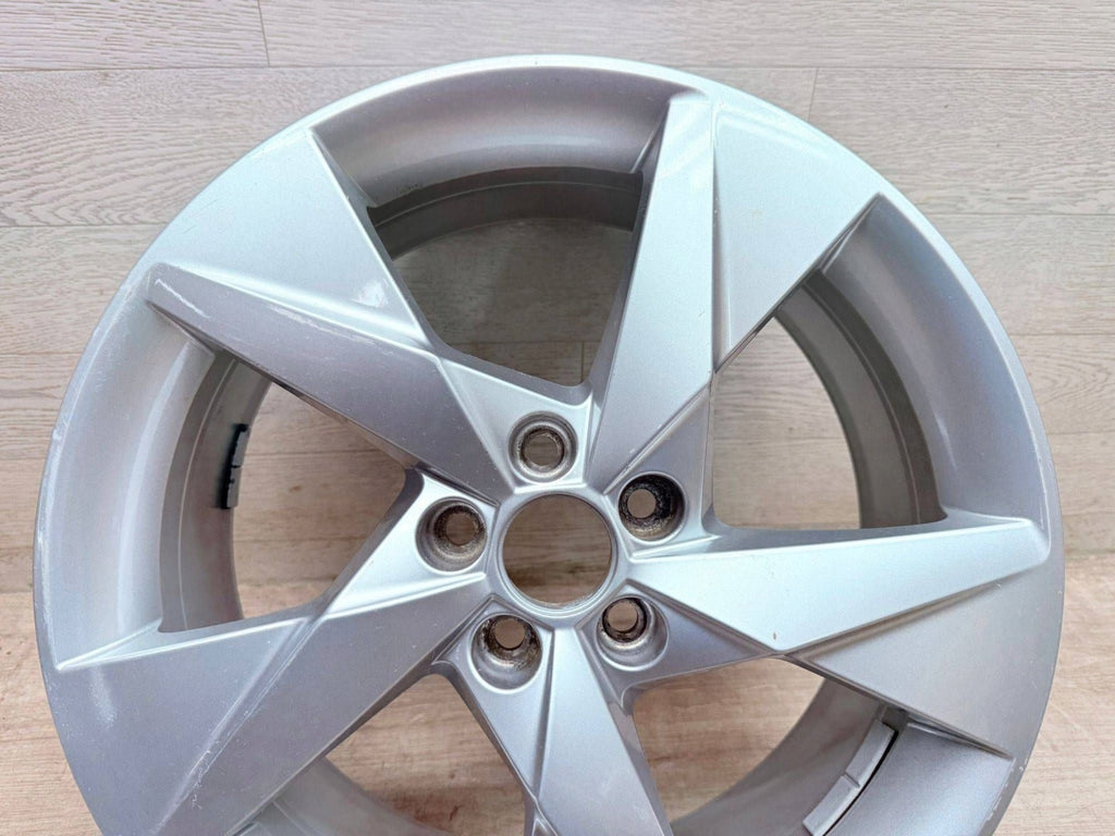 1x Alufelge 17 Zoll 5x100 657601025C Skoda Scala Rim Wheel FEL7403780697lm