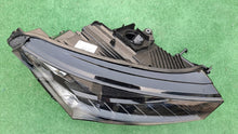 Laden Sie das Bild in den Galerie-Viewer, Frontscheinwerfer Skoda Enyaq 5LB941016G Rechts Scheinwerfer Headlight