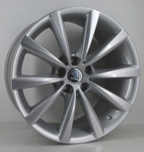 Laden Sie das Bild in den Galerie-Viewer, 4x Alufelge 18 Zoll 8.0" 5x112 30ET Glanz Silber 6867338 BMW 4 Rim Wheel FEL9433014355na