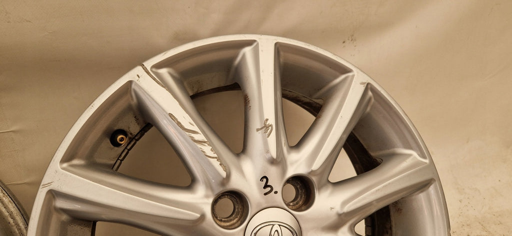 1x Alufelge 15 Zoll 4.5" 4x100 35ET Glanz Silber PW4570H006 Toyota Aygo