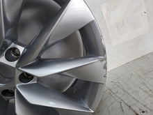 Laden Sie das Bild in den Galerie-Viewer, 1x Alufelge 19 Zoll 8.0&quot; 5x112 45ET Glanz Silber 5LA601025 Skoda Rim Wheel