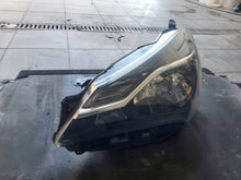 Laden Sie das Bild in den Galerie-Viewer, Frontscheinwerfer Toyota Yaris Links Scheinwerfer Headlight