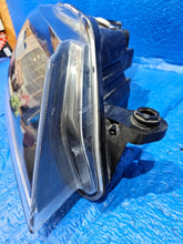 Laden Sie das Bild in den Galerie-Viewer, Frontscheinwerfer Skoda Superb III 3V1941016A Bi-Xenon Rechts Headlight