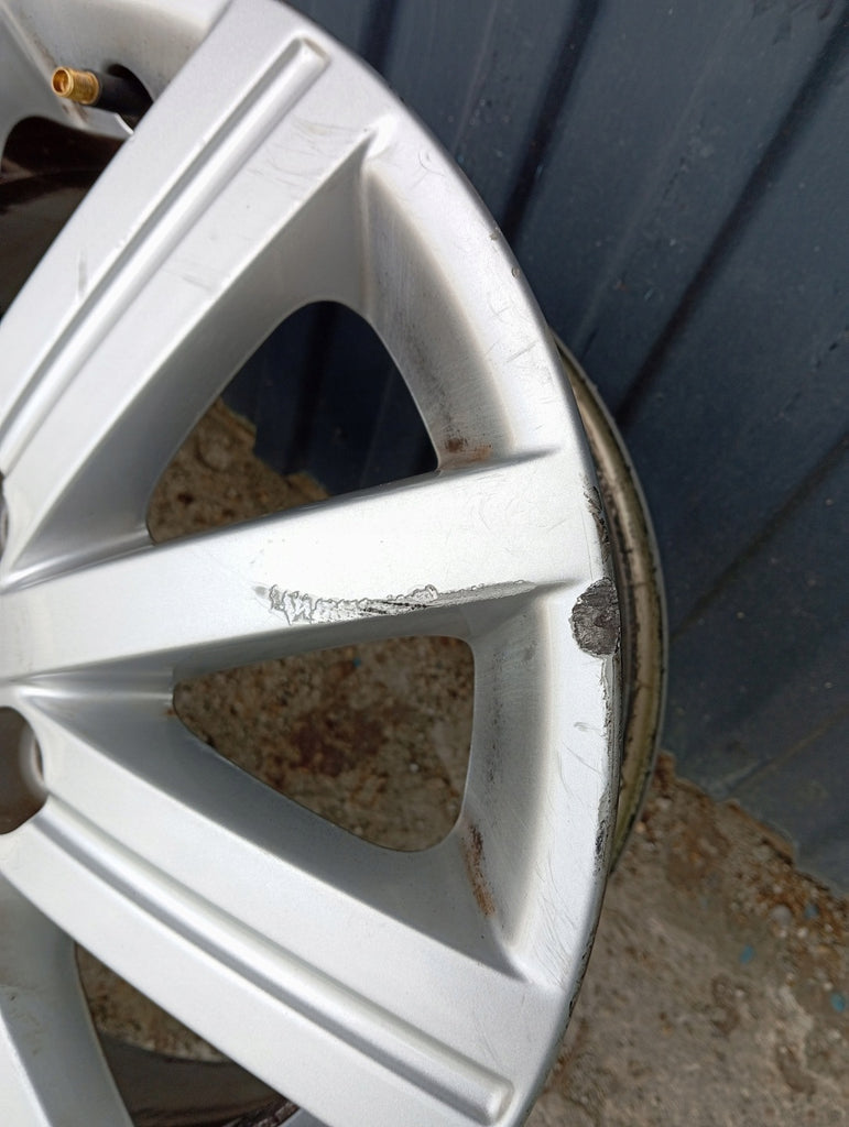 4x Alufelge 15 Zoll 6.5" 5x112 50ET Glanz Silber 5K0601025J Seat Touran