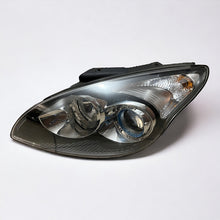 Laden Sie das Bild in den Galerie-Viewer, Frontscheinwerfer Hyundai I30 92101-2R000 Links Scheinwerfer Headlight