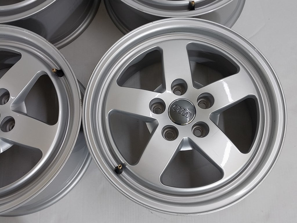 4x Alufelge 16 Zoll 7.0" 5x112 35ET Glanz Silber 8W0601025 Audi Rim Wheel