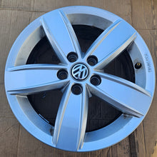 Laden Sie das Bild in den Galerie-Viewer, 1x Alufelge 15 Zoll 5.5" 5x100 40ET Glanz Silber KBA50416 VW Polo Rim Wheel FEL1270932648ft