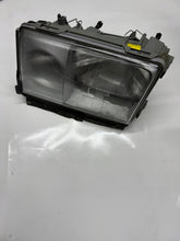 Laden Sie das Bild in den Galerie-Viewer, Frontscheinwerfer Mercedes-Benz W124 AK-12-710411 Links Scheinwerfer Headlight SCH4640629339hv