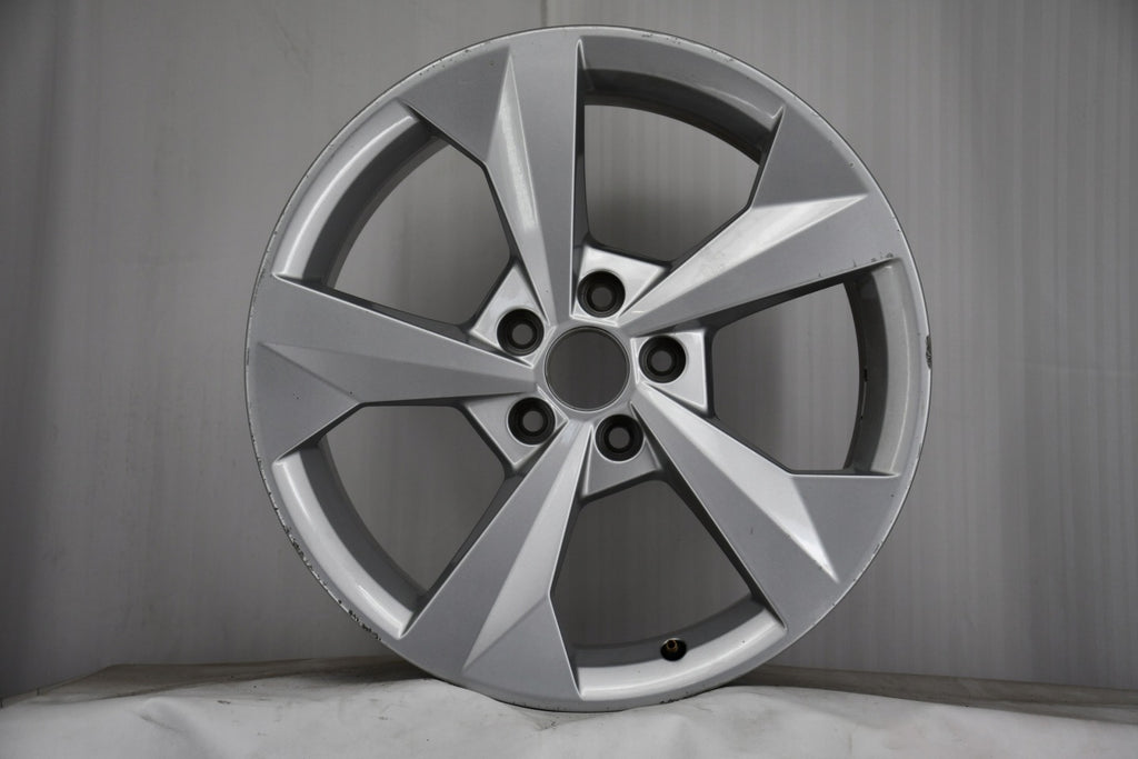 1x Alufelge 18 Zoll 8.0" 5x112 46ET Glanz Silber 8Y0601025J Audi A3 Rim Wheel FEL9496108402mm