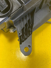 Laden Sie das Bild in den Galerie-Viewer, Frontscheinwerfer Skoda Enyaq 5LB941015A LED Links Scheinwerfer Headlight