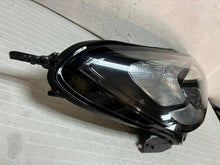 Laden Sie das Bild in den Galerie-Viewer, Frontscheinwerfer Opel Corsa E 39068628 Xenon Rechts Scheinwerfer Headlight SCH1573371616lz