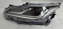Laden Sie das Bild in den Galerie-Viewer, Frontscheinwerfer Toyota Corolla 81150-02T51-00 Links Scheinwerfer Headlight SCH4442574753om