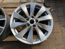 Laden Sie das Bild in den Galerie-Viewer, 1x Alufelge 17 Zoll 5x112 3P0601205B Skoda Superb I Rim Wheel FEL8433892046lo