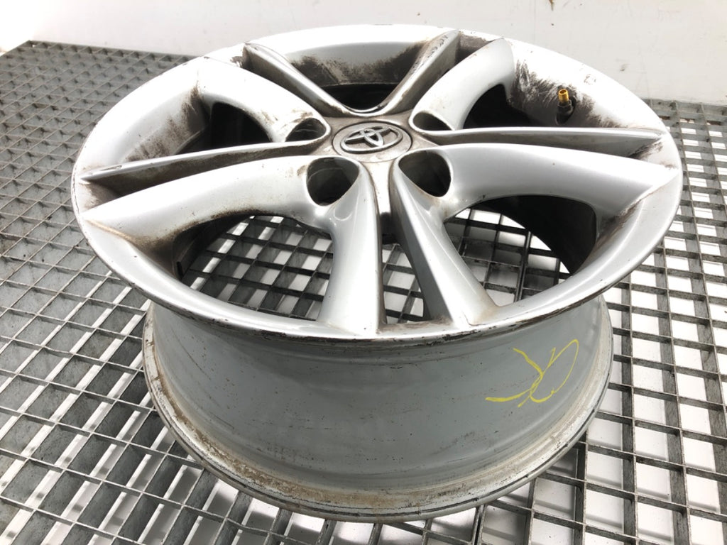 1x Alufelge 16 Zoll 6.5" 5x114.3 39ET Glanz Silber PZ474-T0675-Z Toyota