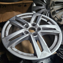 Load image into Gallery viewer, 1x Alufelge 17 Zoll 7.0" 5x112 42ET Glanz Silber Audi A4 B9 Rim Wheel FEL4037934922jf