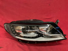 Load image into Gallery viewer, Frontscheinwerfer VW Passat Cc 3C8941752Q Xenon Rechts Scheinwerfer Headlight SCH2744041172ev
