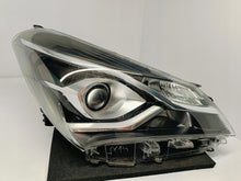 Laden Sie das Bild in den Galerie-Viewer, Frontscheinwerfer Toyota Yaris OD-197 OD-199 LED Rechts Scheinwerfer Headlight