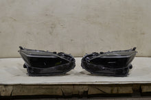 Laden Sie das Bild in den Galerie-Viewer, Frontscheinwerfer Toyota Yaris Cross OD-312 Ein Satz Scheinwerfer Headlight SCH6822342087ae