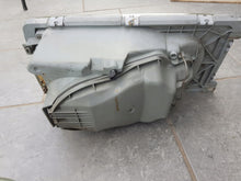 Laden Sie das Bild in den Galerie-Viewer, Frontscheinwerfer Mercedes-Benz W123 1305620201 Rechts Scheinwerfer Headlight SCH7378049901gl