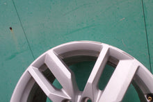 Laden Sie das Bild in den Galerie-Viewer, 1x Alufelge 18 Zoll 8.0" 5x112 39ET Glanz Silber 80A601025 Audi Q5 Rim Wheel FEL1326801084ws