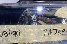 Laden Sie das Bild in den Galerie-Viewer, Frontscheinwerfer Mitsubishi Pajero III 10087420 Rechts Scheinwerfer Headlight