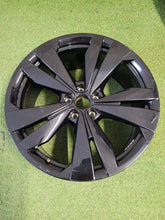 Load image into Gallery viewer, 1x Alufelge 20 Zoll 9.0" 5x112 11A071490A Vw Rim Wheel FEL2619150572ge