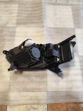 Laden Sie das Bild in den Galerie-Viewer, Frontscheinwerfer Dacia Sandero III 260107920 Rechts Scheinwerfer Headlight SCH3441782561sl