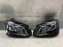 Laden Sie das Bild in den Galerie-Viewer, Frontscheinwerfer Mercedes-Benz A2139066504 A2139066604 LED Rechts oder Links