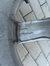 Laden Sie das Bild in den Galerie-Viewer, 1x Alufelge 17 Zoll 6.0" 5x112 48ET 8V0071497 Audi A3 Rim Wheel FEL2741612834mp