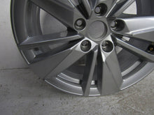Laden Sie das Bild in den Galerie-Viewer, 1x Alufelge 17 Zoll 7.0&quot; 5x112 45ET 57A601025 Skoda Karoq Rim Wheel