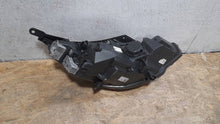 Laden Sie das Bild in den Galerie-Viewer, Frontscheinwerfer Hyundai I30 III 92101G4600 LED Ein Stück (Rechts oder Links) SCH9497090209ga