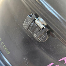 Load image into Gallery viewer, 1x Alufelge 20 Zoll 8.5" 5x120 47ET Silber HY321007EA Land Rover I Discovery V FEL5553944099vh