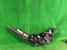 Laden Sie das Bild in den Galerie-Viewer, Frontscheinwerfer Toyota 81150F4180 Links Scheinwerfer Headlight SCH2483318000cz