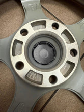 Load image into Gallery viewer, 1x Alufelge 15 Zoll 6.0" 5x114.3 40ET Glanz Silber Rim Wheel FEL4881412137xb