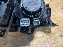 Laden Sie das Bild in den Galerie-Viewer, Frontscheinwerfer Mitsubishi Outlander III 8301C8-53 Rechts oder Links