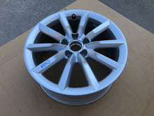 Load image into Gallery viewer, 1x Alufelge 17 Zoll 7.0&quot; 5x112 43ET Glanz Silber 8U0601025 Audi Q3 Rim Wheel